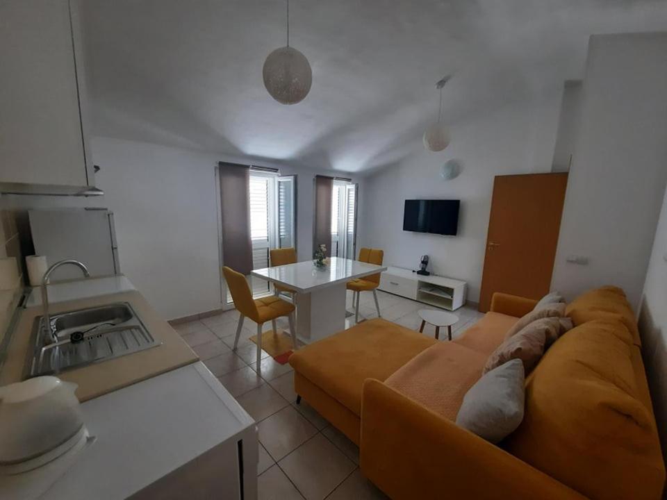 Ojdana Zivkovic Apartment Rogoznica  Exterior photo